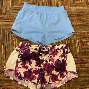 Set Of 2 Woman’s Athletic Shorts Old Navy Size XS/ S Blue / Multicolour